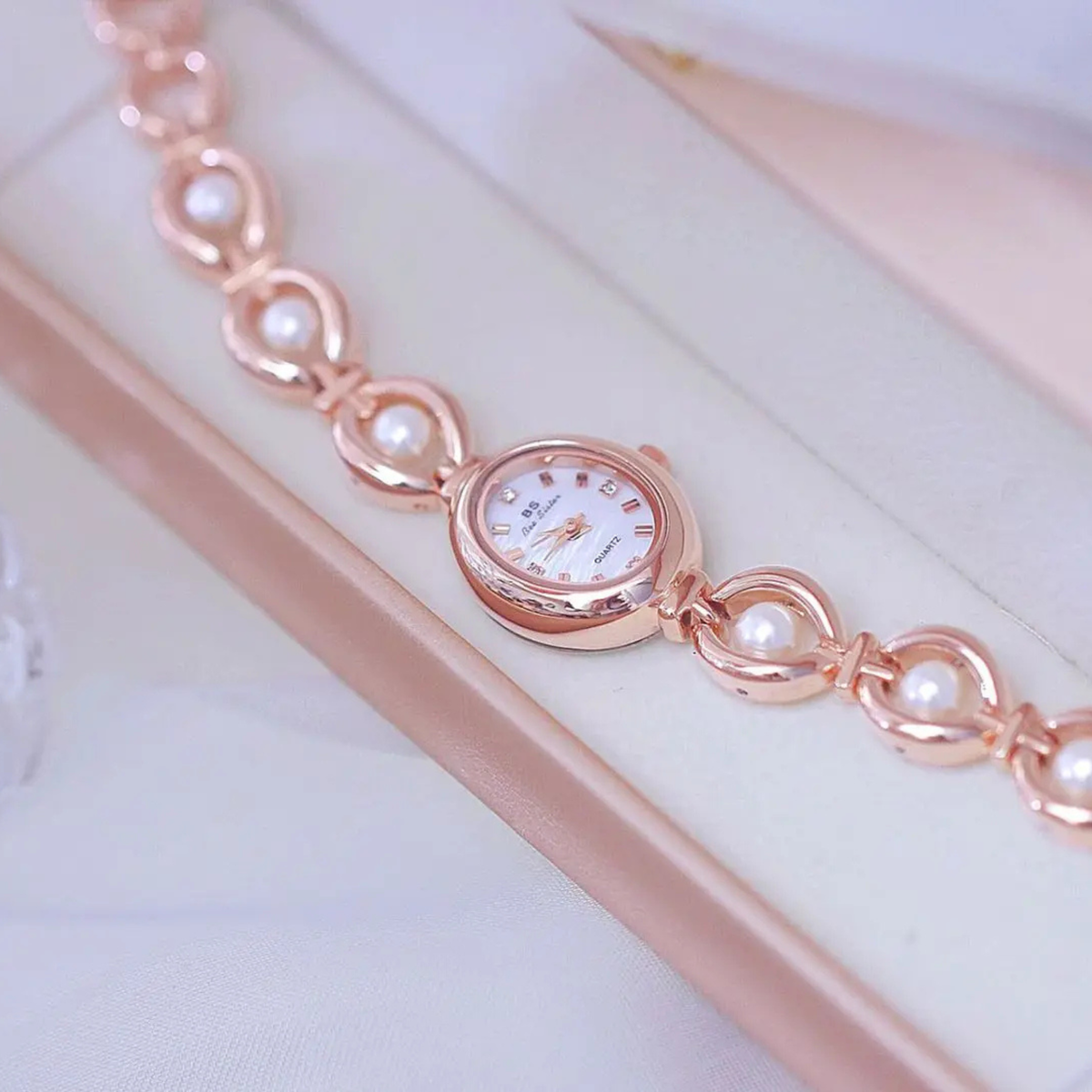 Lyra Pearl Link Watch