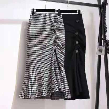 La Rue Houndstooth Trumpet Skirt