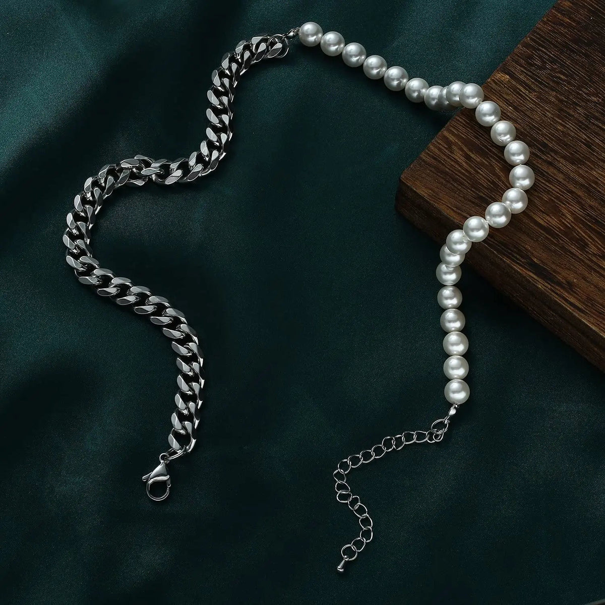 Eclipse Chain Pearl Necklace