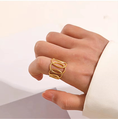 Ovelisse Loop Ring
